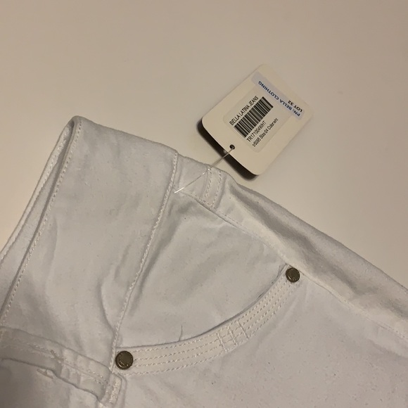 🆕 Trucco’s White Stretchy Boot Cut Flares - Women’s Size 4 - Picture 8 of 8